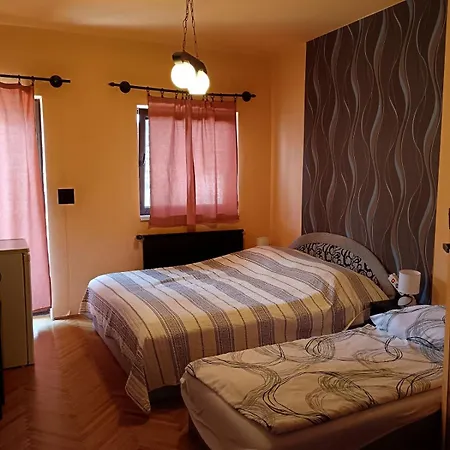Szuzanna Fenyves Panzio Bed & Breakfast Siofok